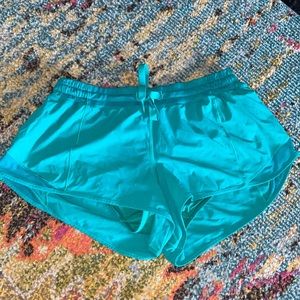 LULU LEMON HOT SHORTS - bright green